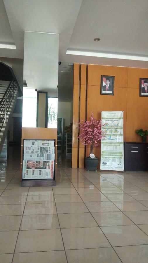 Juanda Hotel Ponorogo Zewnętrze zdjęcie